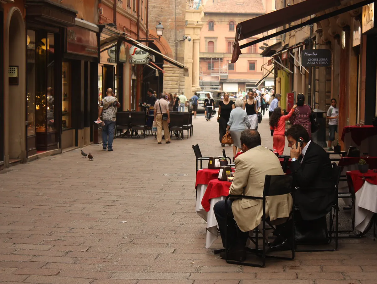 Walking Bologna's Ancient City Walls: A 2025 Guide