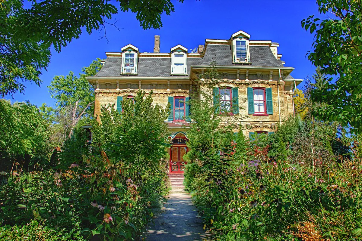 Gardens and Squares Walking Lecce: Your 2025 Guide