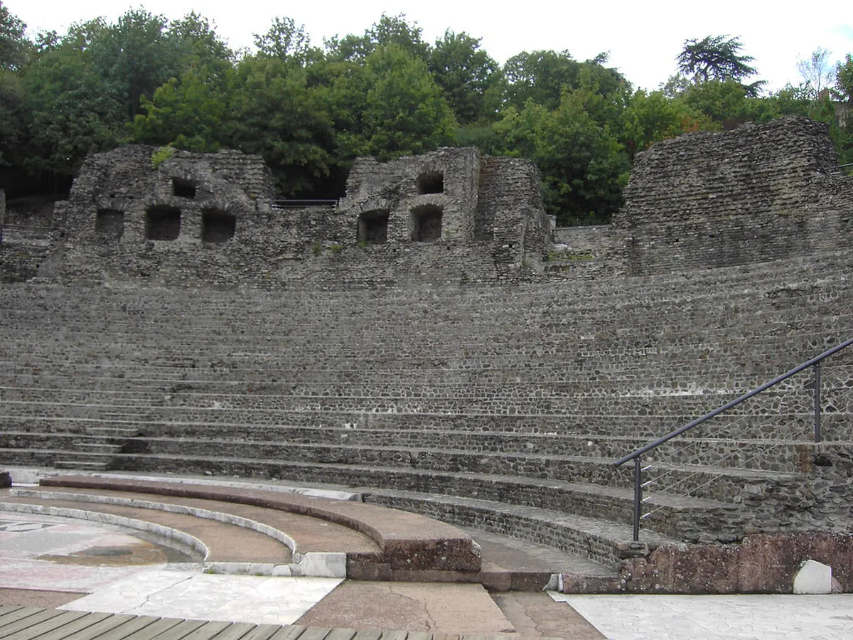 Roman Amphitheater Walk Lecce: Explore Ancient History