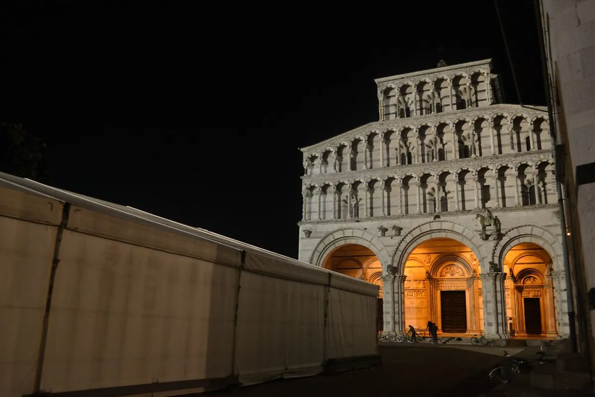 Lucca Architecture Walk: Explore Historical Buildings