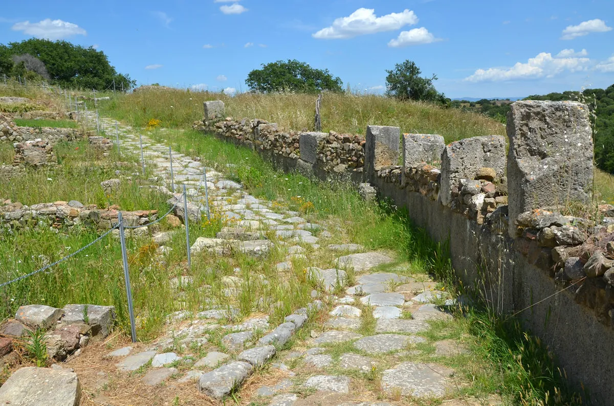 Perugia's Ancient Etruscan Roman Paths: A Walking Guide
