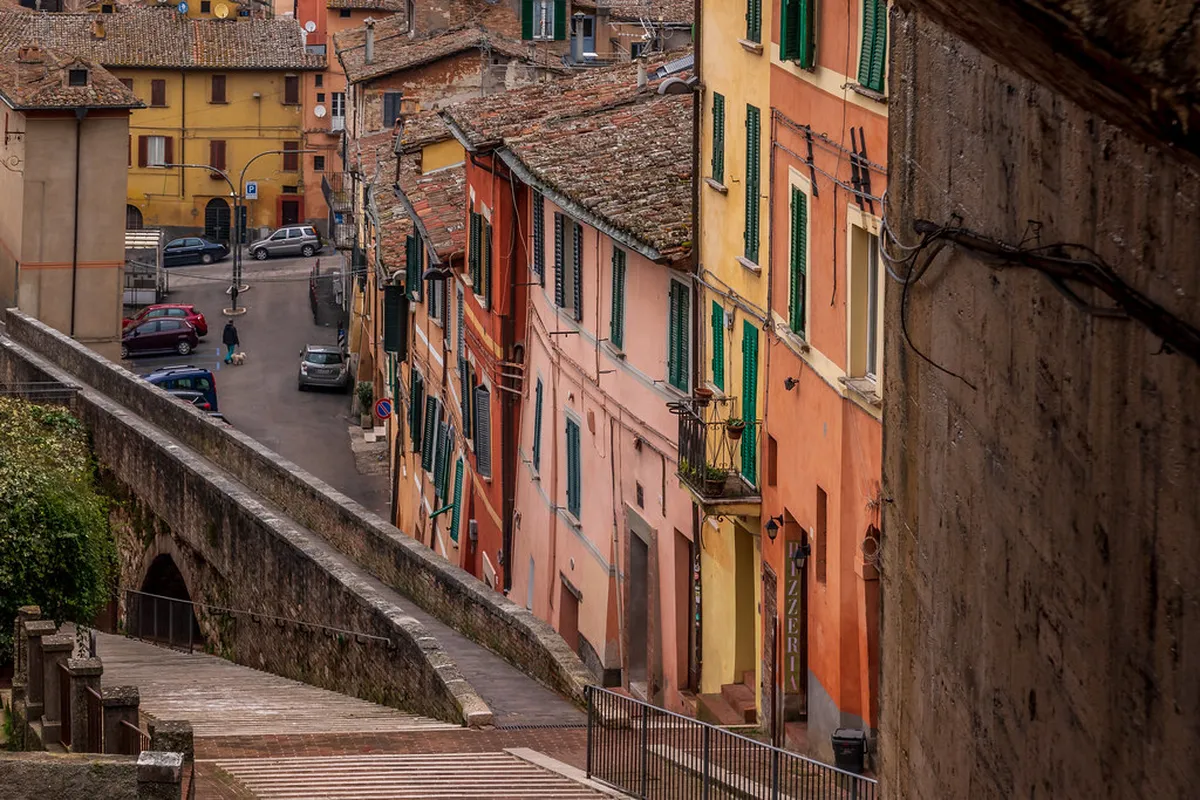 Perugia's Medieval Aqueduct Walk: A Historic Journey