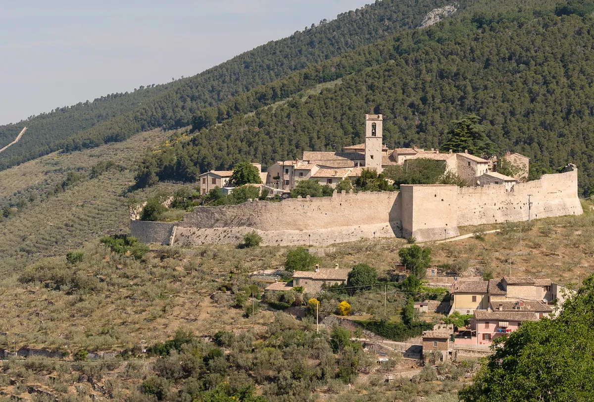 Perugia Ancient City Walls Walking Route Guide