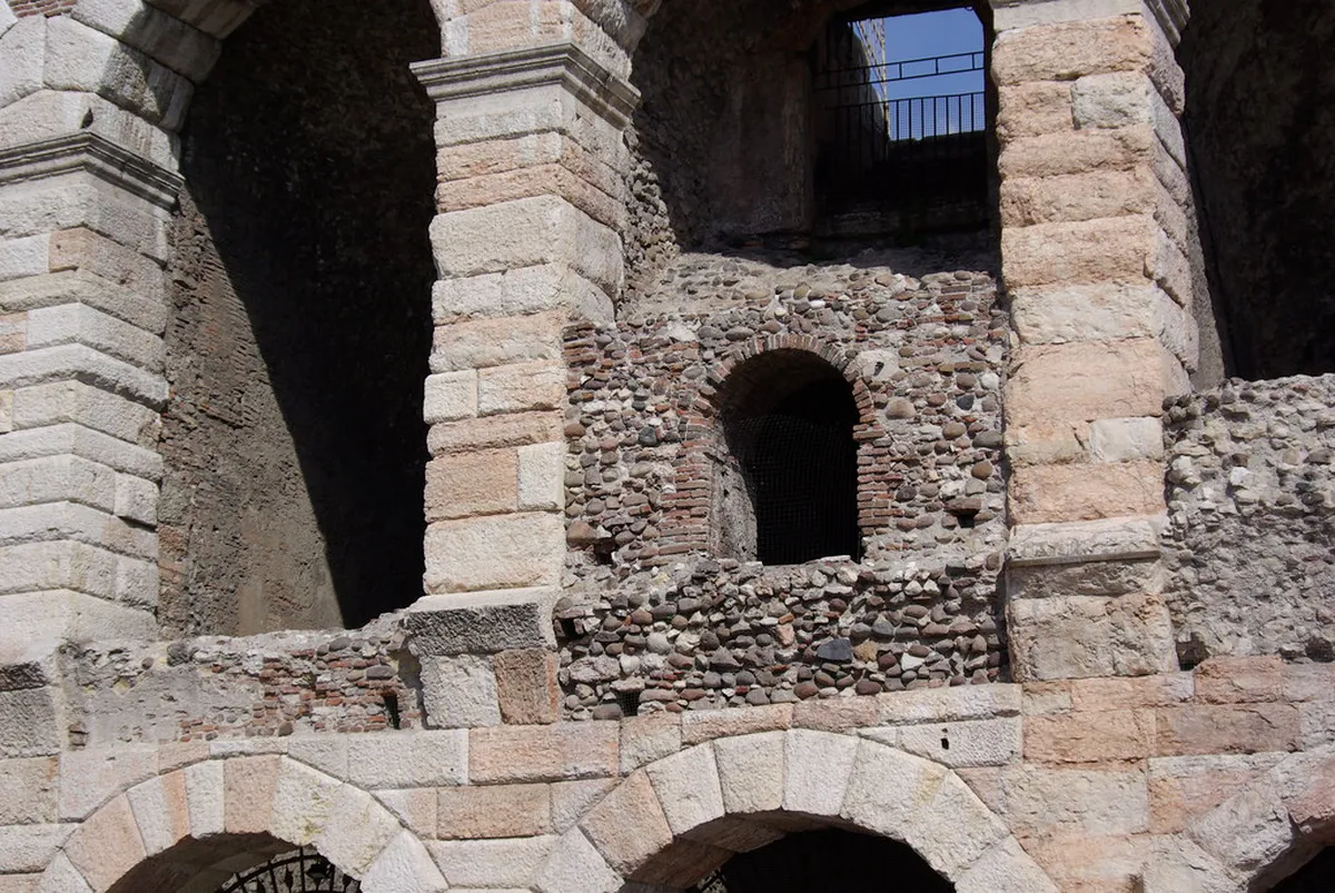 Walk to Verona Arena from Train Station: Your 2025 Guide