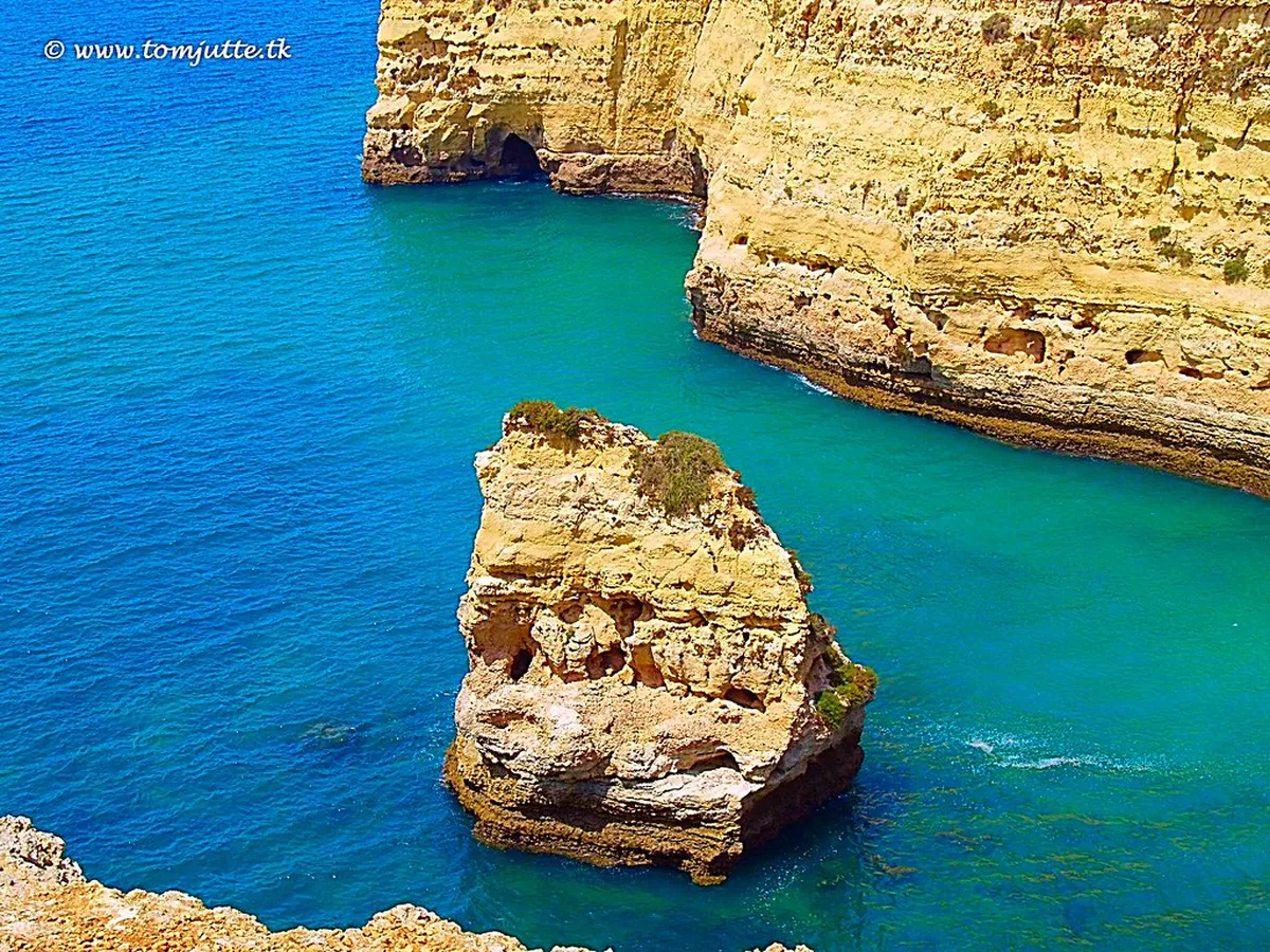 Walking from Carvoeiro to Benagil: 2026 Guide