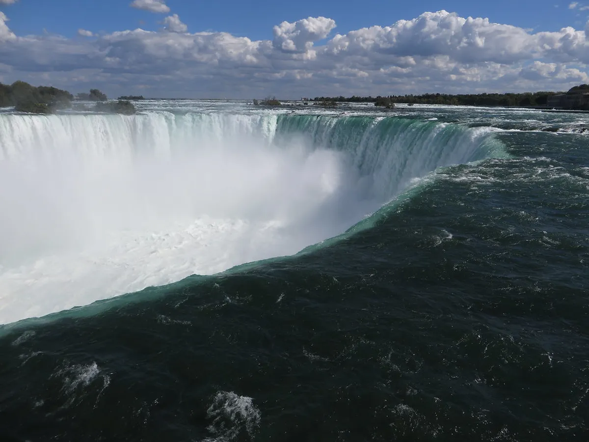 Top Scenic Ocean View Walking Routes in Cascais 2026