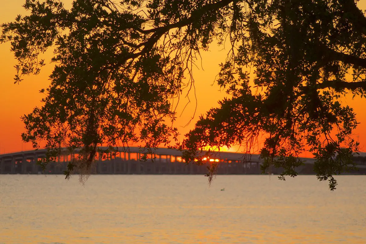 What time is sunset for walks in Cascais 2026?