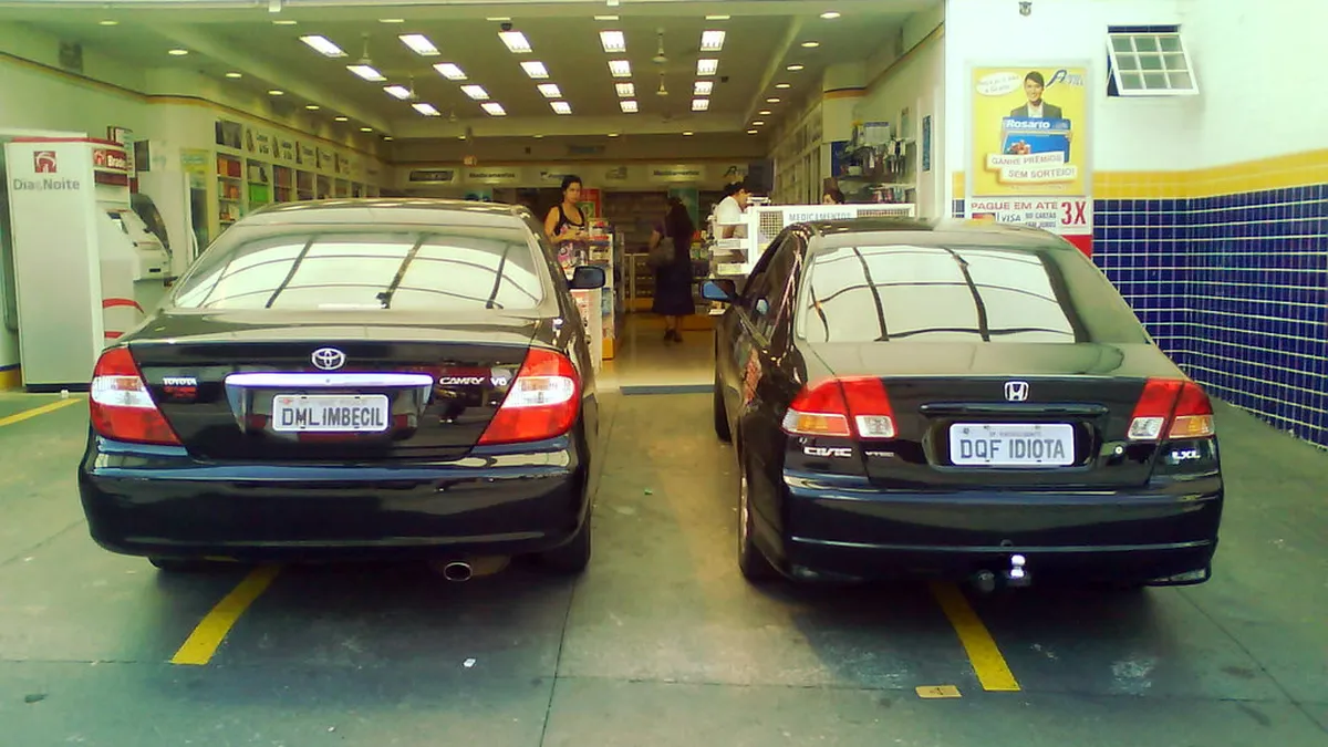 Parking Near Ribeira d'Ilhas for Walking Trails