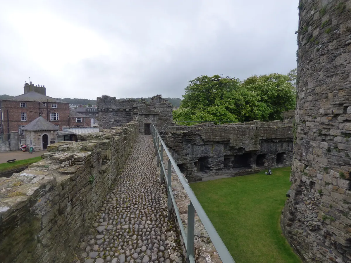History of the Medieval Wall Walk in Évora