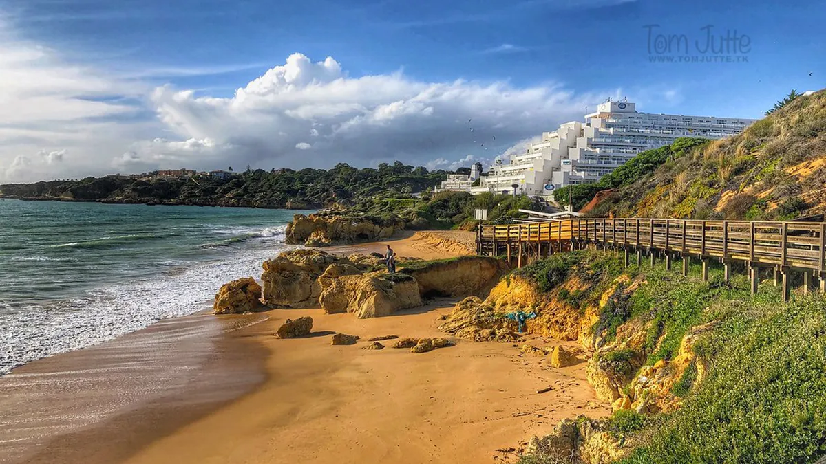 Walking to Faro Bars and Clubs Safely