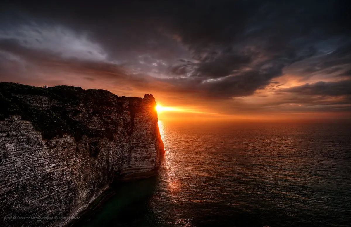 Sunset Photography Tips for Nazaré Coastal Walkers