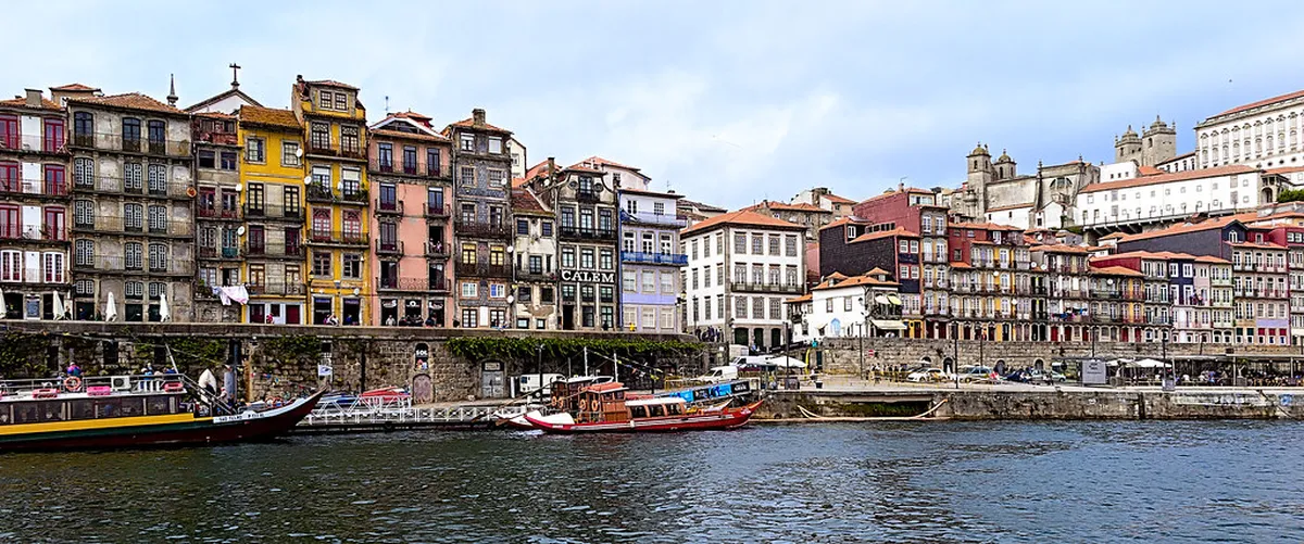 Douro River Waterfront Walks in Peso da Régua