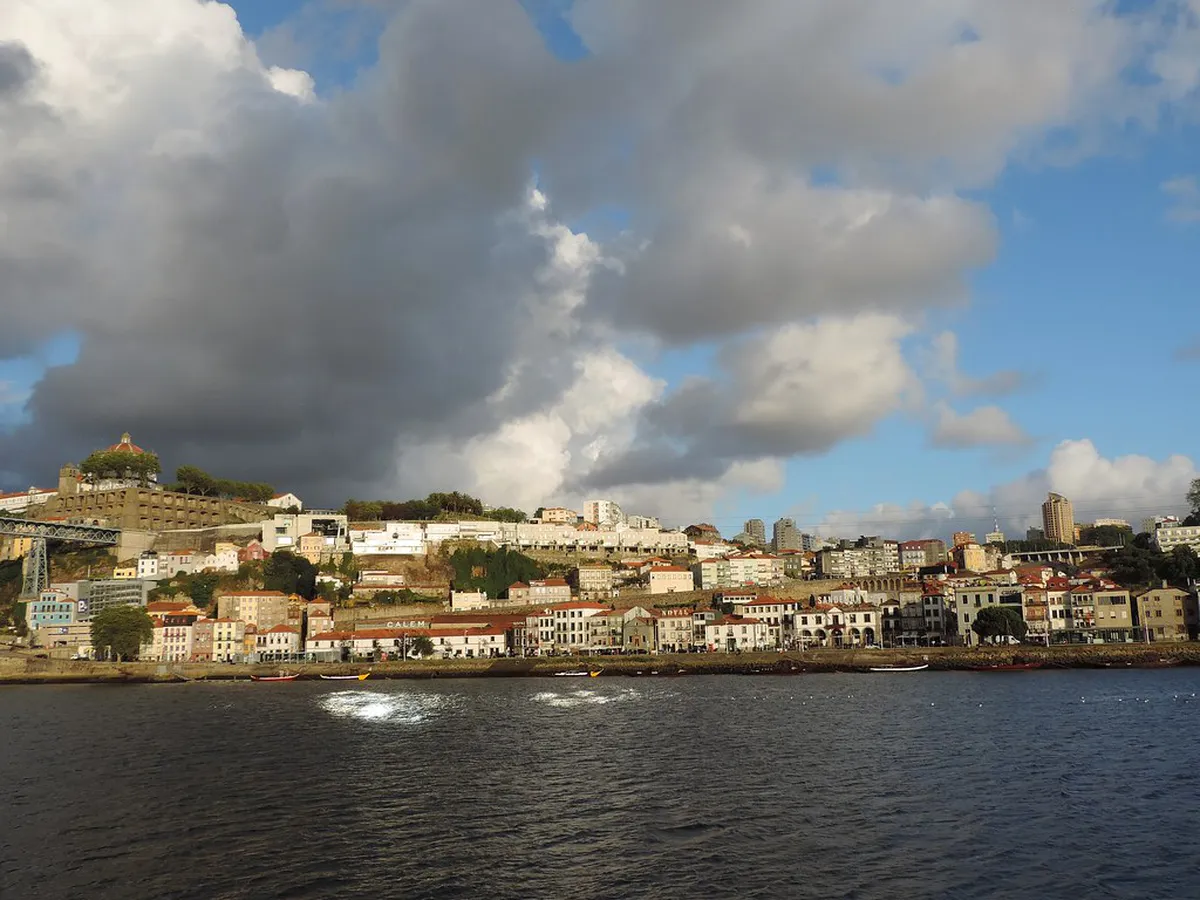 Ribeira Riverside Walking Routes: Best Porto Paths