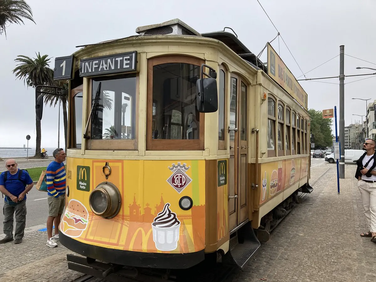 Walking the Foz do Douro Coastal Path Guide