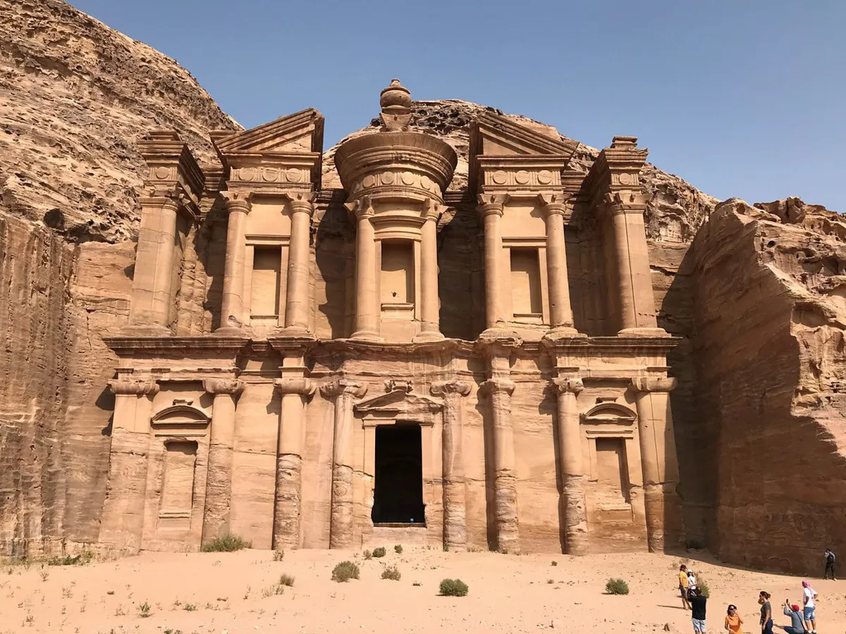 Weather Guide for Walking in Sagres During Spring