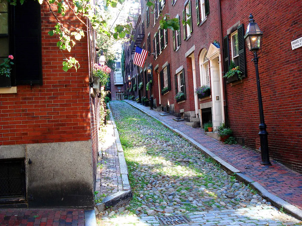 Most Beautiful Streets in Tomar for Walking