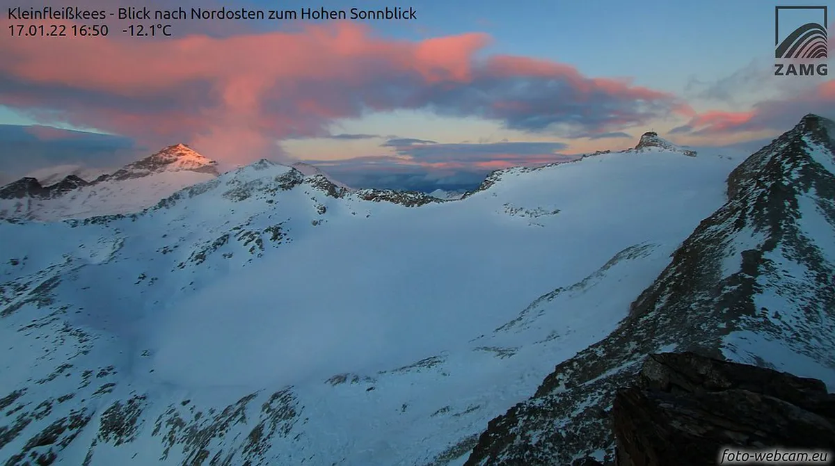 Best Photo Spots on Malhão Beach Hike