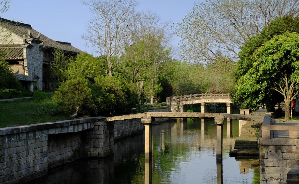 Scenic Riverside Paths in Bern City Center