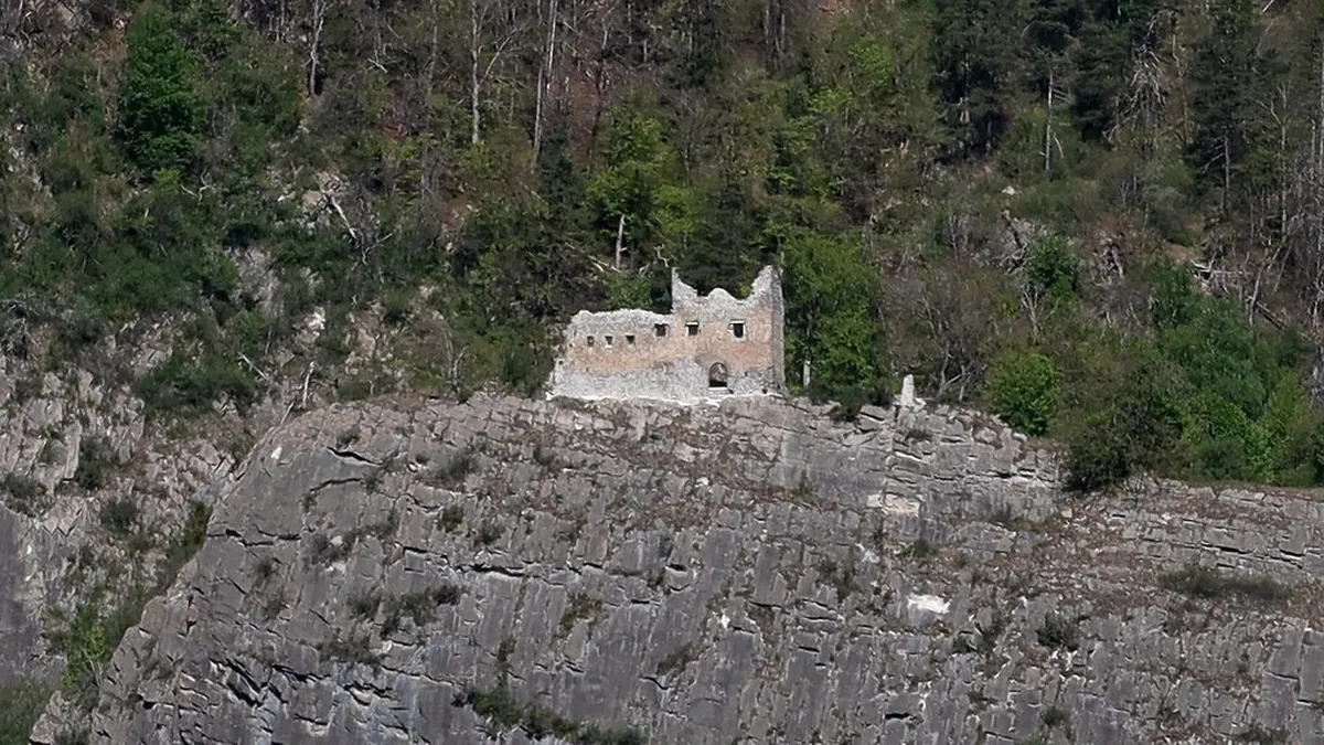 Haldenstein Castle Walk from Chur: 2026 Hiking Guide