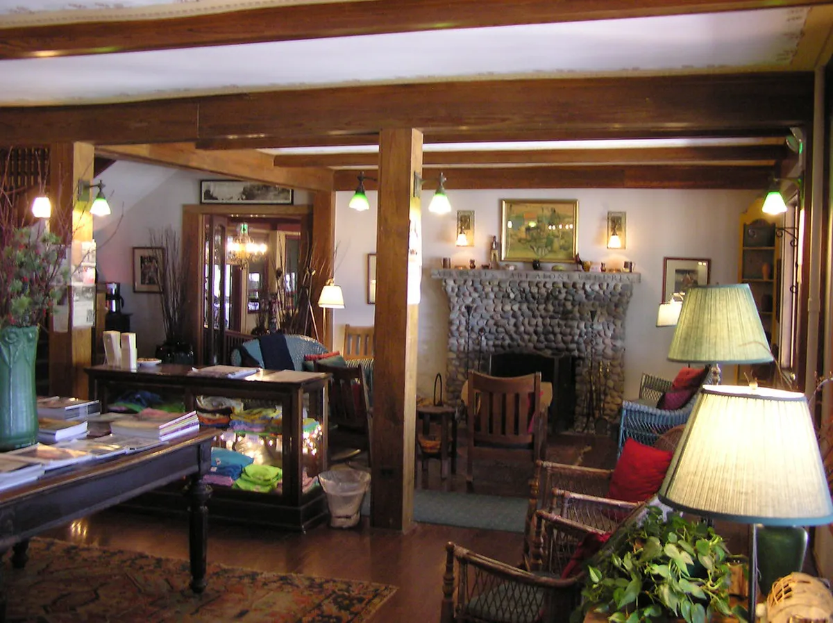 Best Lakeside Dining Options During Ouchy Walks