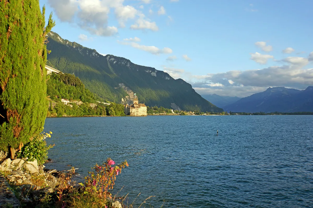 Chillon Castle Walk Route: A Scenic Montreux Guide