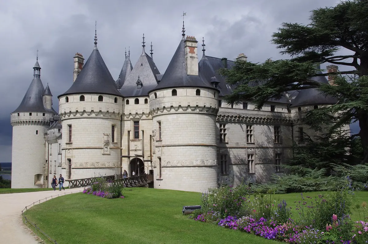 Chaumont Observation Tower Walking Path Guide 2026